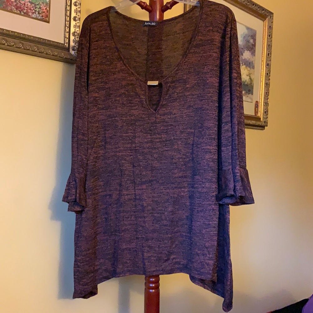 Burgundy black top